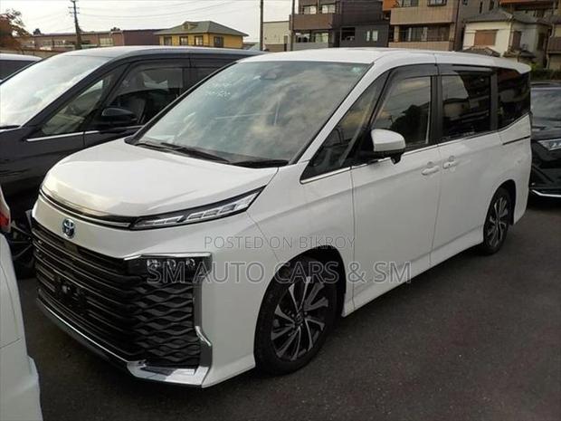 Toyota Voxy Hybrid SZ Pearl New 2022