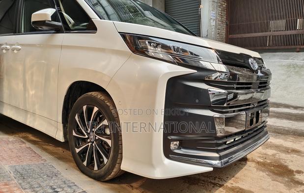 Toyota Noah SZ PACKAGE HV. 2022