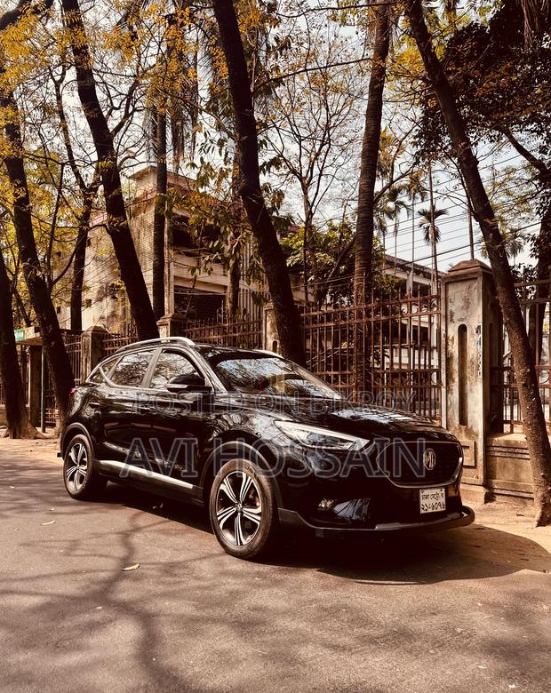 MG ZS . 2021