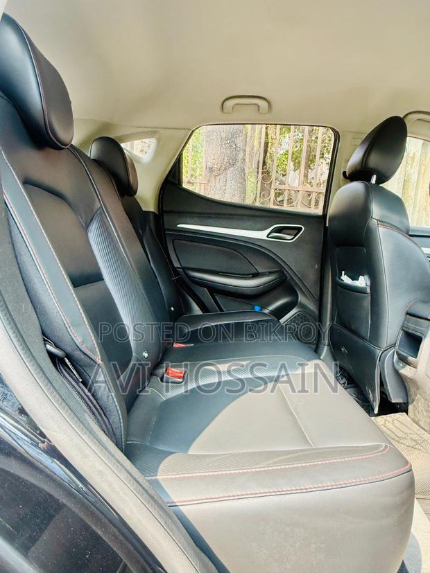 MG ZS . 2021