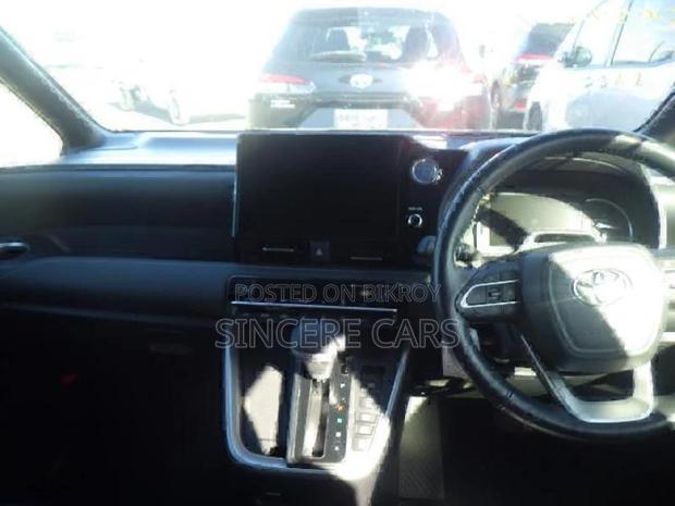 Toyota Noah SZ HYB 4.5POINT 2022