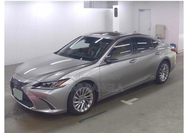 Lexus ES 300H READY SHOWROOM 2020