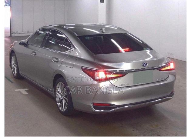Lexus ES 300H READY SHOWROOM 2020
