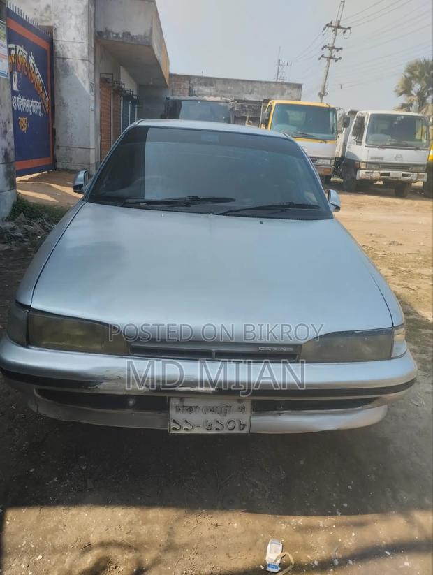 Toyota Carina . 1989