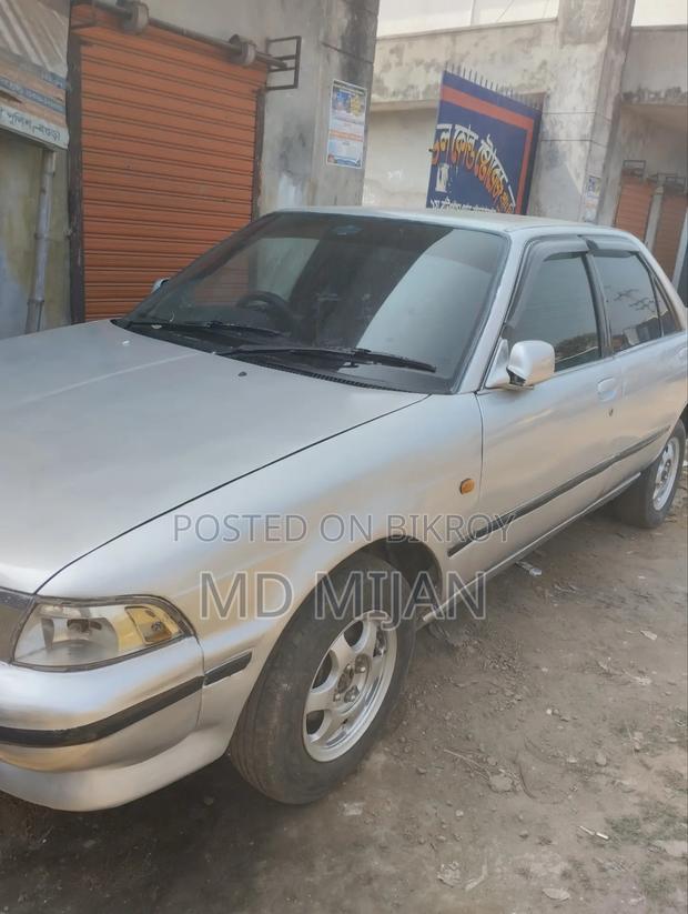 Toyota Carina . 1989