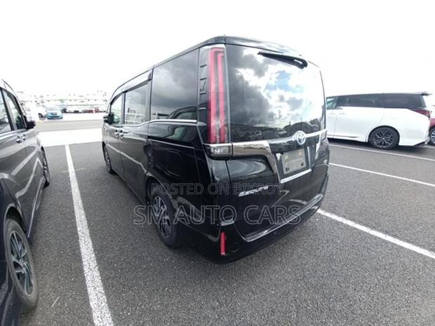 Toyota Esquire Hybrid Gi Premium 2021