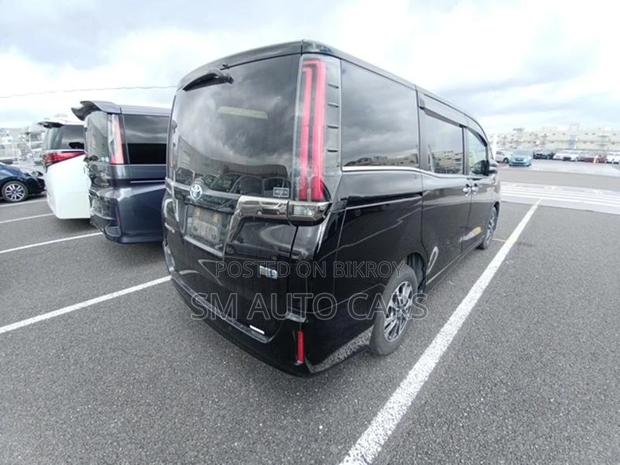 Toyota Esquire Hybrid Gi Premium 2021