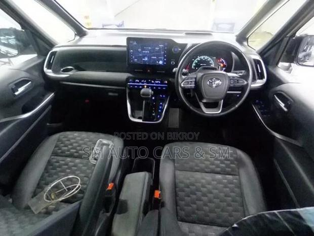 Toyota Voxy Non Hybrid SZ Black 2022