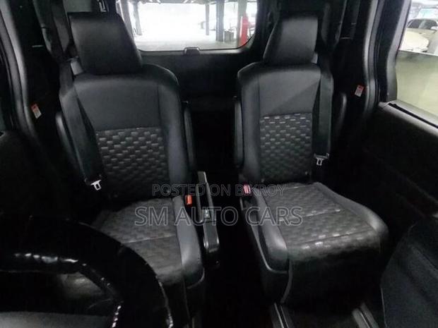 Toyota Voxy Non Hybrid SZ Black 2022