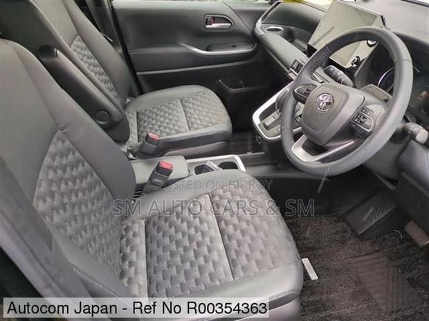Toyota Voxy Non Hybrid SZ Black 2022