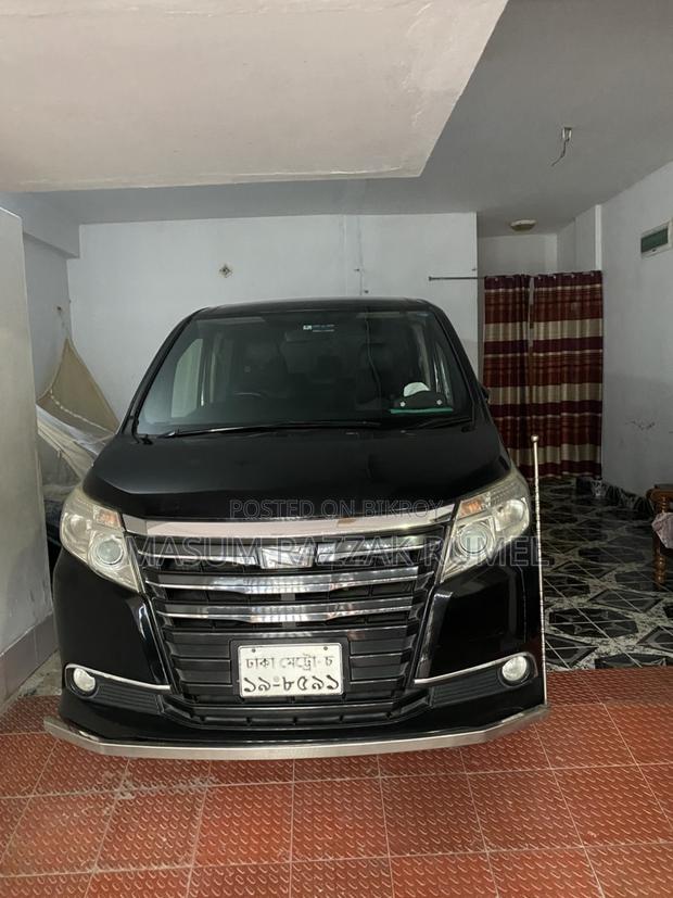 Toyota Noah X 2014