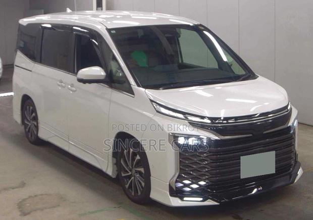Toyota Voxy Sz Trd full option 2022