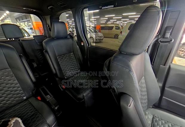 Toyota Voxy Sz Trd full option 2022