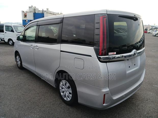 Toyota Noah Non Hybrid X Silver 2021