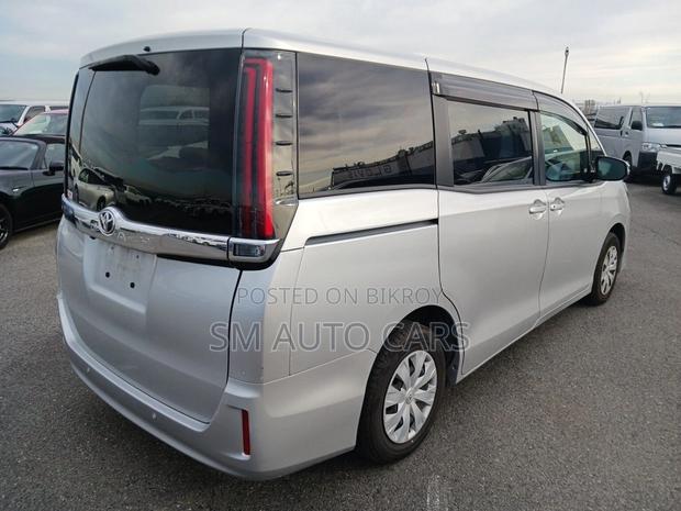 Toyota Noah Non Hybrid X Silver 2021