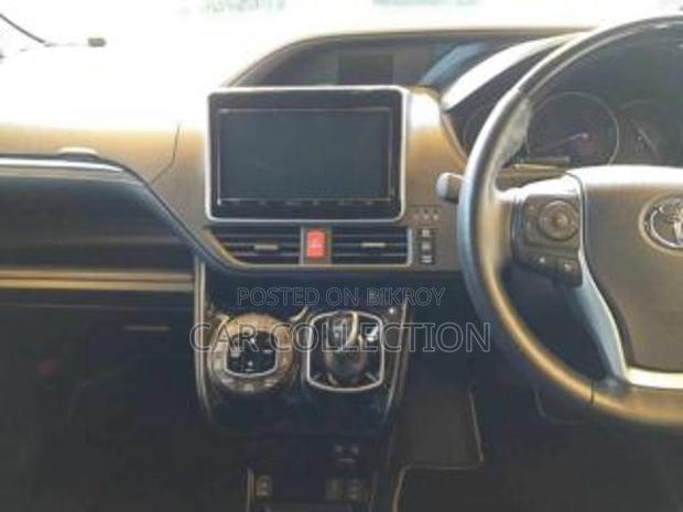 Toyota Esquire Gi Prem Non Hy Pearl 2021