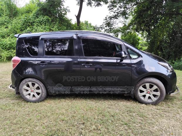 Toyota Ractis Black 2010