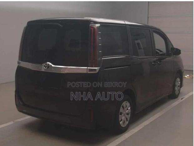Toyota Noah Non Hybrid 2021