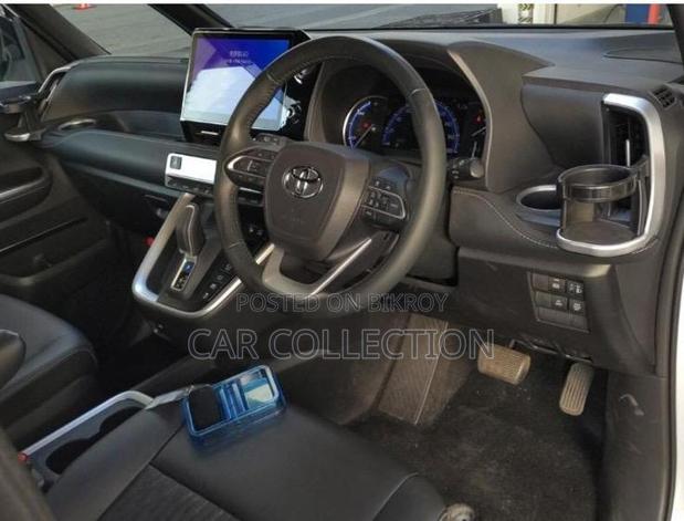 Toyota Noah SZ 2023