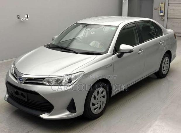 Toyota Axio Ex Hybrid Silver 2020