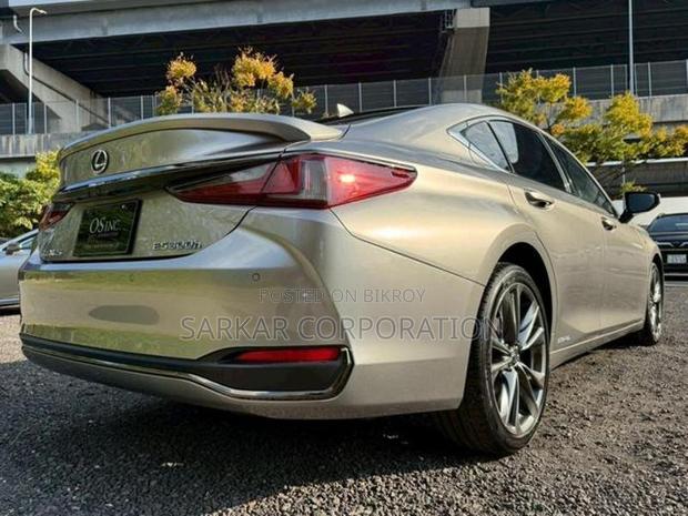 Lexus ES 300h F Sport 2021