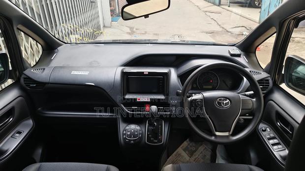 Toyota Noah X NON HYBRID 2020