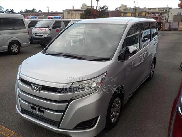 Toyota Noah X LED 2021