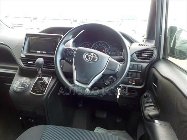 Toyota Noah X LED 2021