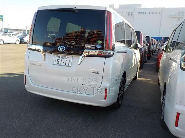 Toyota Esquire Gi Pre. Package 2020
