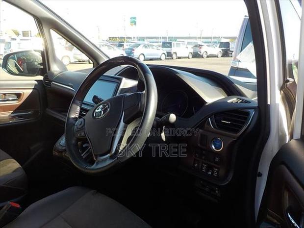 Toyota Esquire Gi Pre. Package 2020