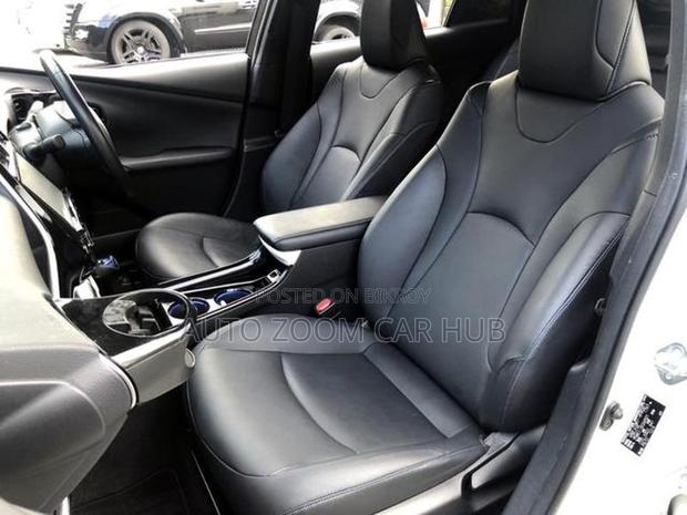 Toyota Prius S Touring 2018