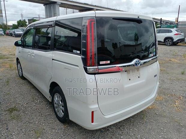 Toyota Noah X smart HV 2020