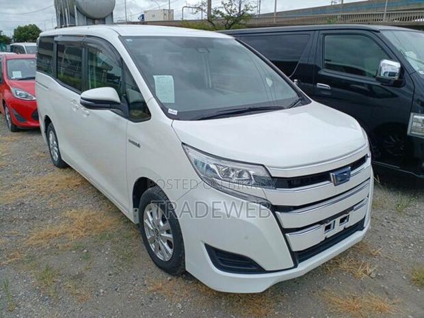 Toyota Noah X smart HV 2020