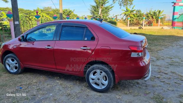 Toyota Belta 2006