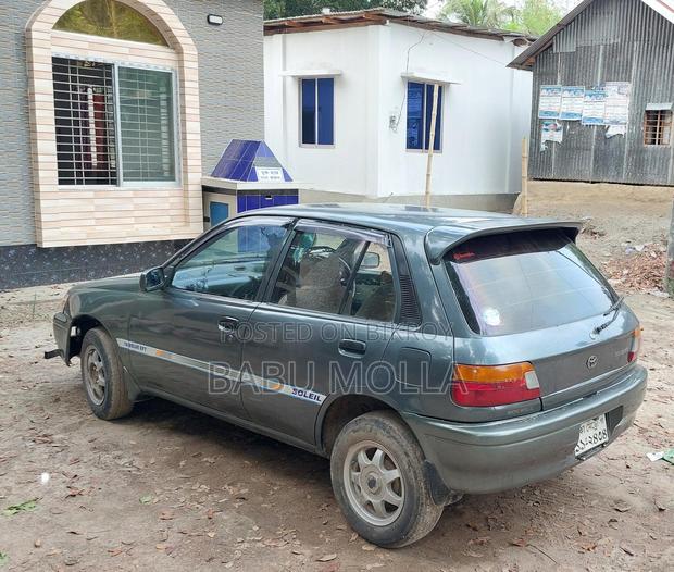 Toyota Starlet . 1992