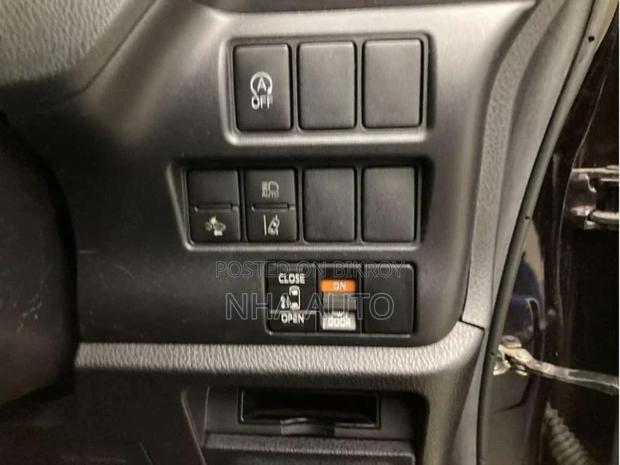 Toyota Noah X HYBRID 2021