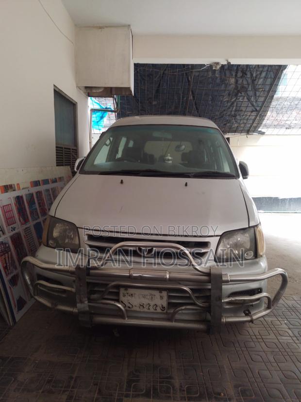 Toyota TownAce Noah 2000