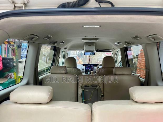 Toyota Noah 2010