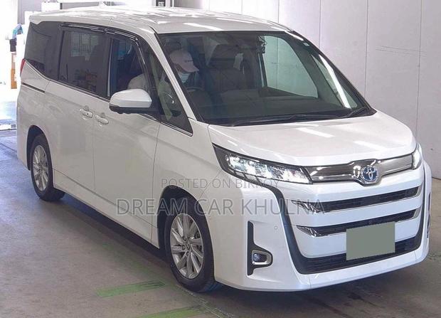 Toyota Noah Z Pkg Leg rest 2023