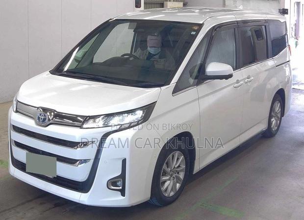 Toyota Noah Z Pkg Leg rest 2023