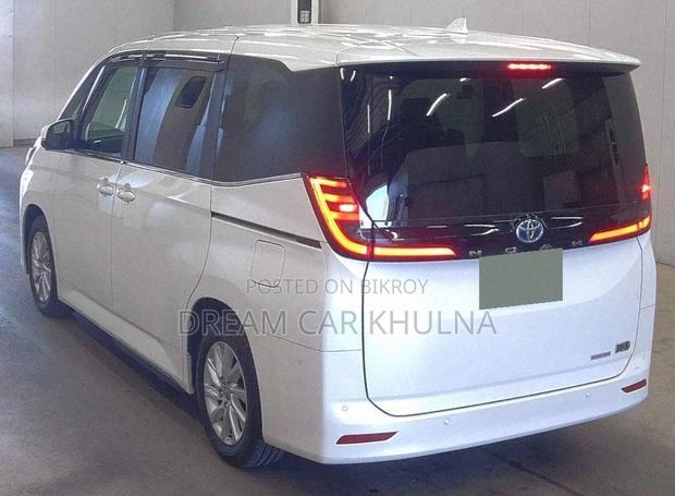 Toyota Noah Z Pkg Leg rest 2023