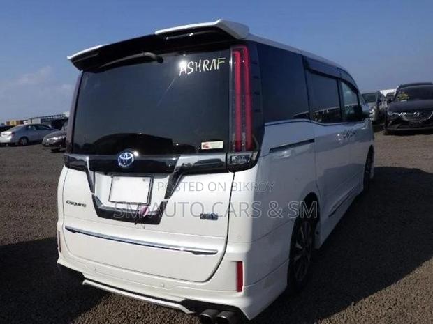 Toyota Esquire Hybrid Gi Premium 2021