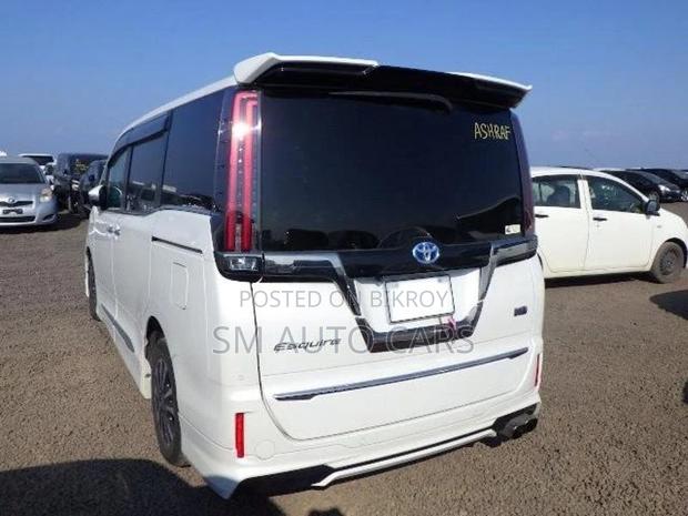 Toyota Esquire Hybrid Gi Premium 2021