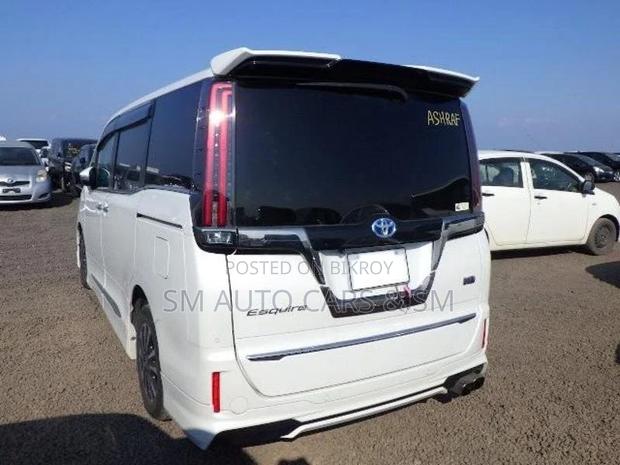 Toyota Esquire Hybrid Gi Premium 2021