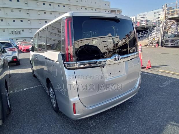 Toyota Noah X 2021