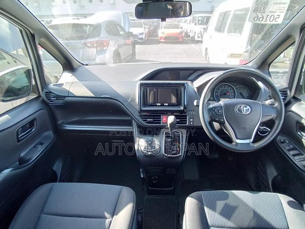 Toyota Noah X 2021