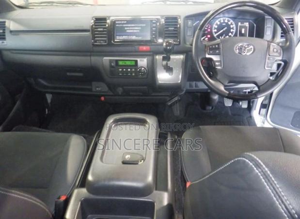 Toyota Hiace SUPER GL PUSH LED 4P 2022