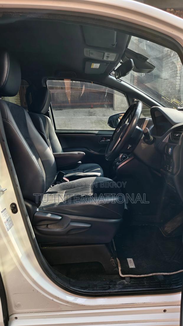 Toyota Esquire 2020