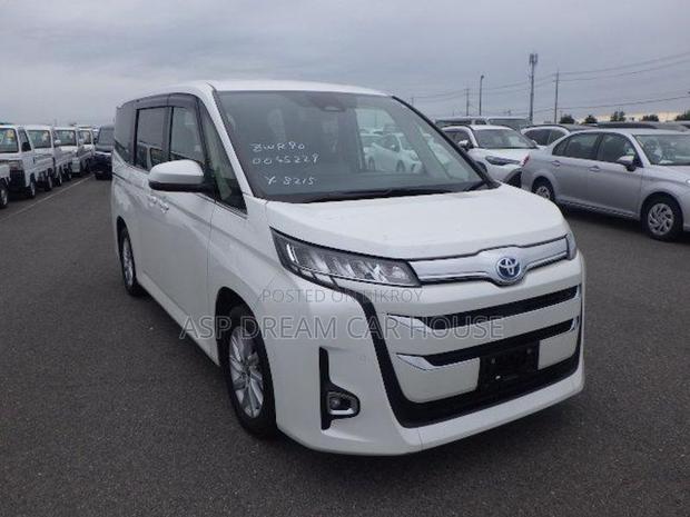 Toyota Noah S-Z Leg Rest atostep 2022