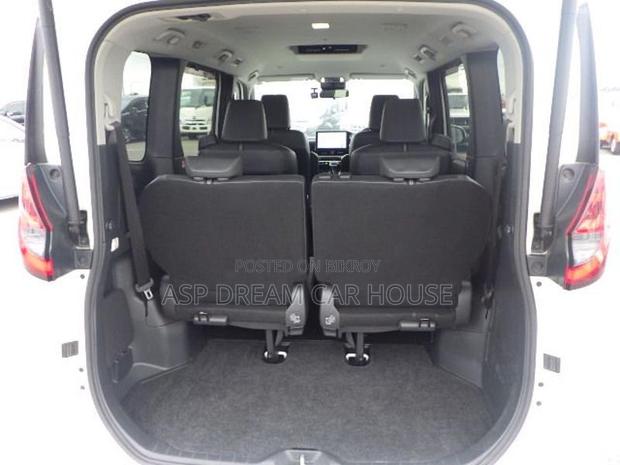 Toyota Noah S-Z Leg Rest atostep 2022